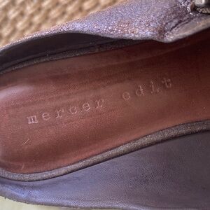 Mercer Edit Women’s Bronze Leather Buckle Sandals. Size 9